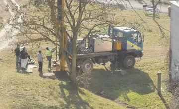 Ťahanovčanov zaujali vrty pred ich bytovkami. Niektorí ostali prekvapení, na sídlisku má čoskoro pribudnúť Europark