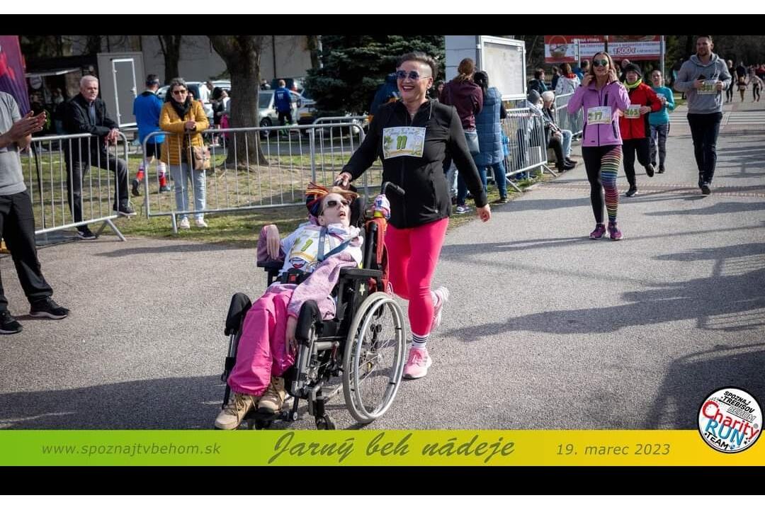 FOTO: Ťažko zdravotne postihnutá Katka zdoláva so svojou mamou Ľubkou bežecké výzvy, foto 32