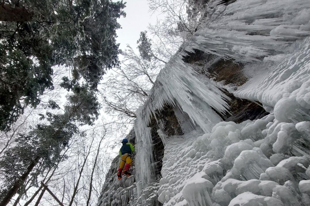 FOTO: Lezenie po ľadovej stene v Zádielskej doline, foto 2