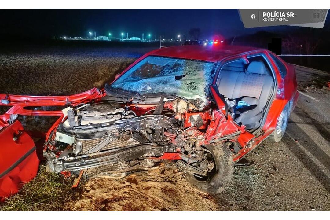 FOTO: Tragická nehoda pri Veľkých Kapušanoch. Vodič prešiel do protismeru, foto 3