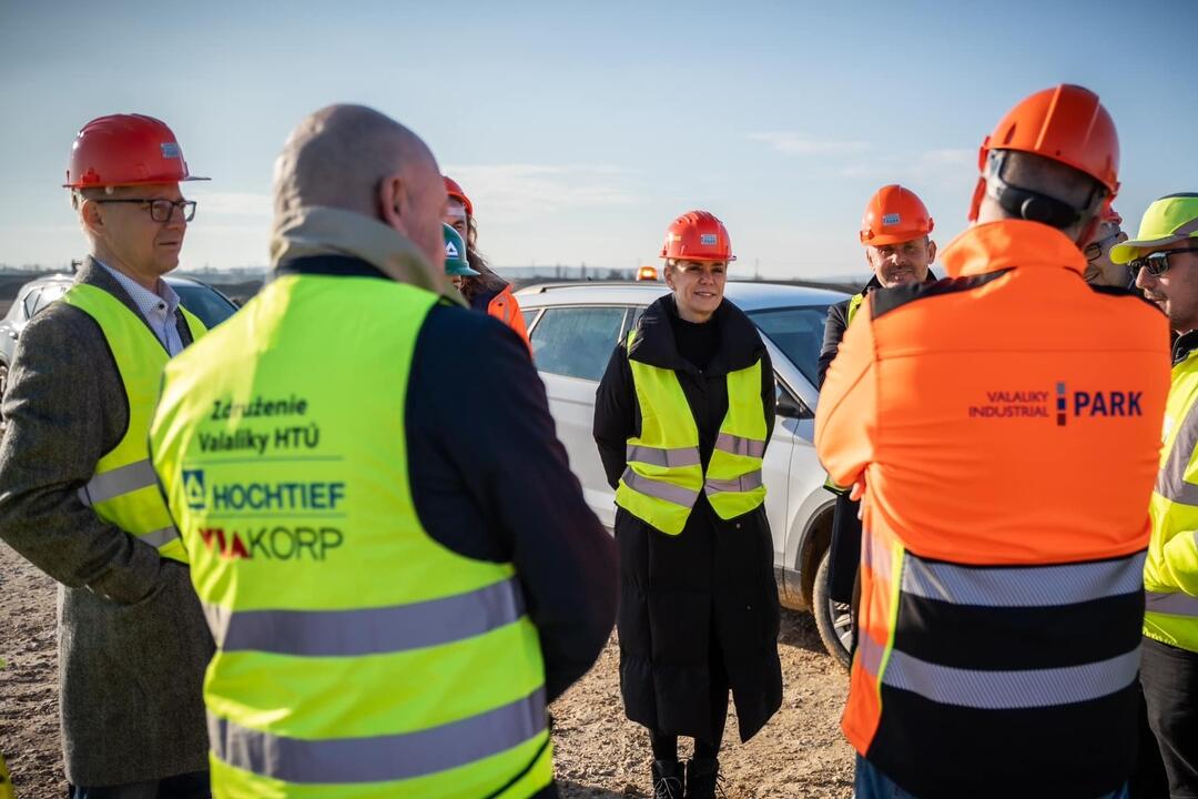 FOTO: Denisa Saková na návšteve vo Valaliky Industrial Park, foto 4