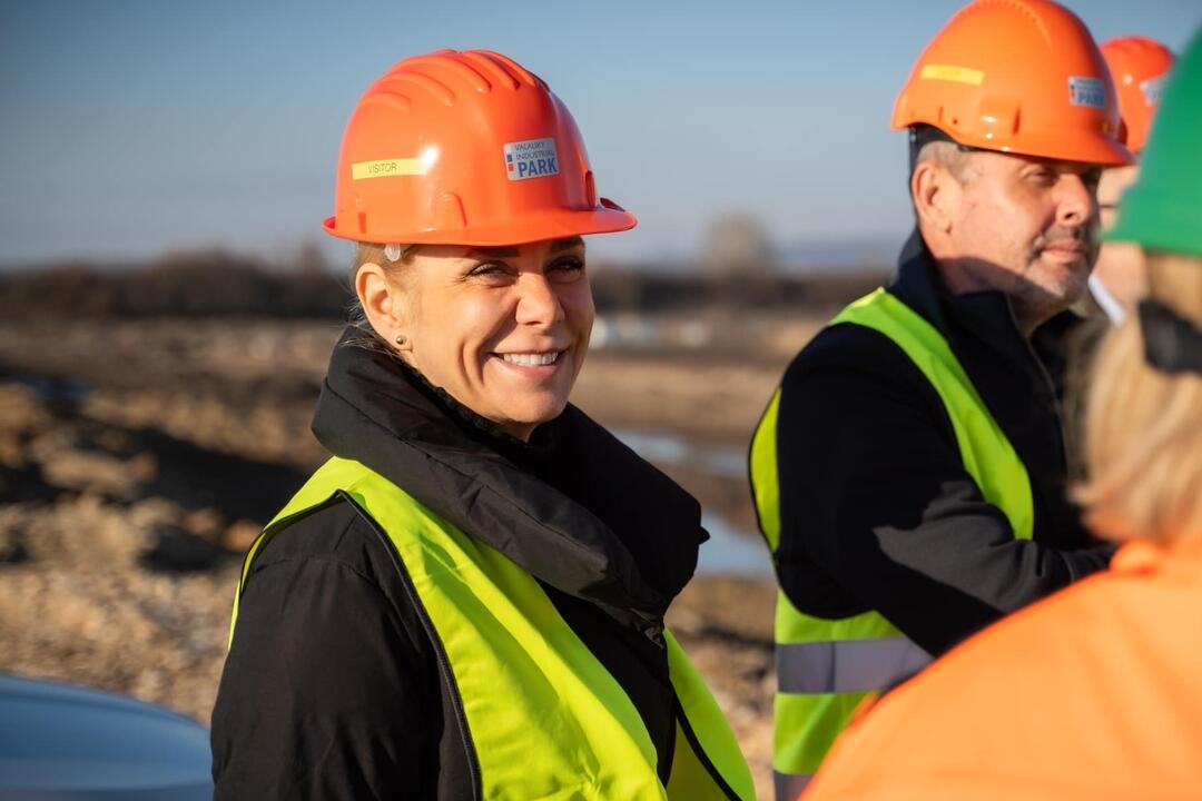 FOTO: Denisa Saková na návšteve vo Valaliky Industrial Park, foto 7