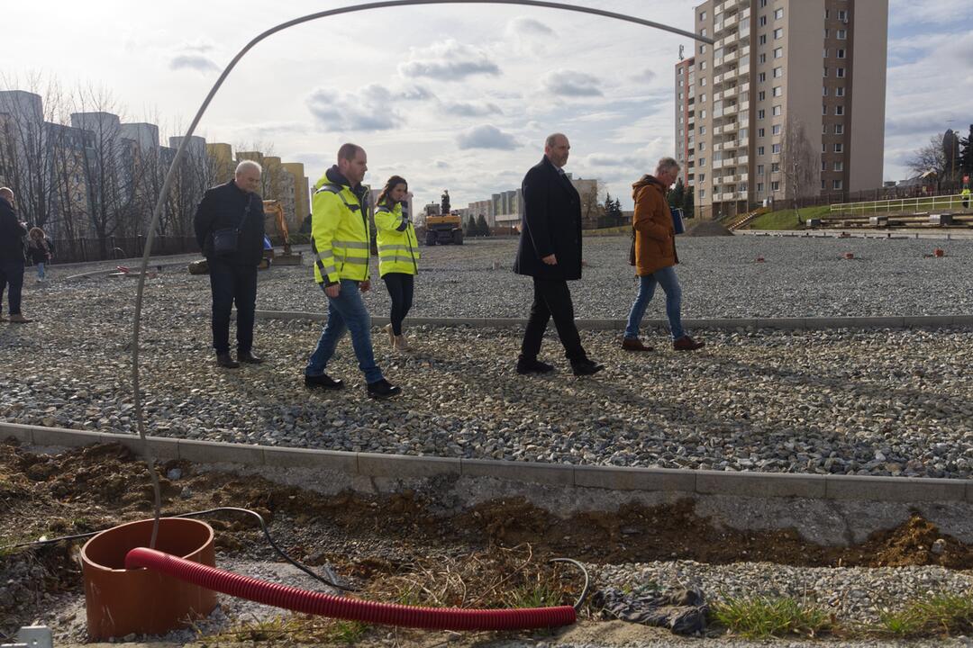 FOTO: Práce na športovisku pri Základnej škole Starozagorská, foto 3