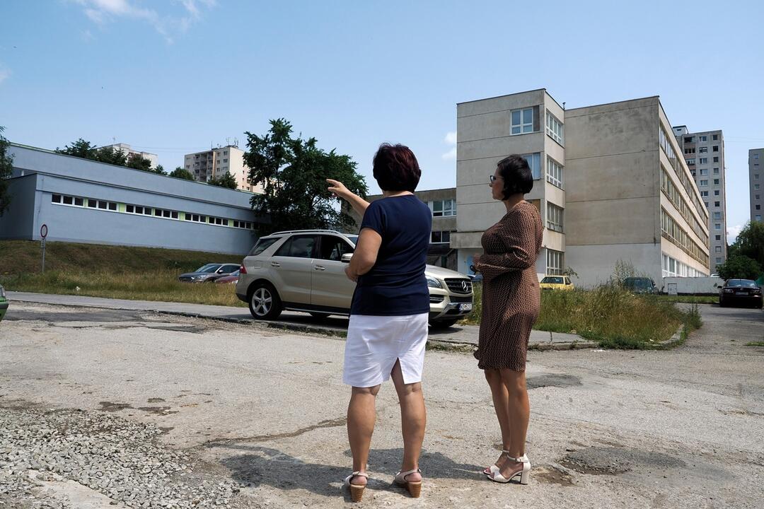 FOTO: Budúce workoutové ihrisko a bežecká dráha pri Základnej škole Janigova, foto 2