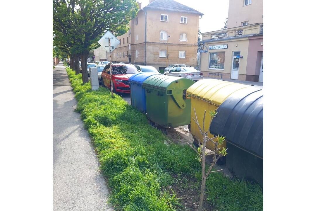 FOTO: Odpad z Juhu zmizol vďaka aktivačným pracovníkom, foto 4