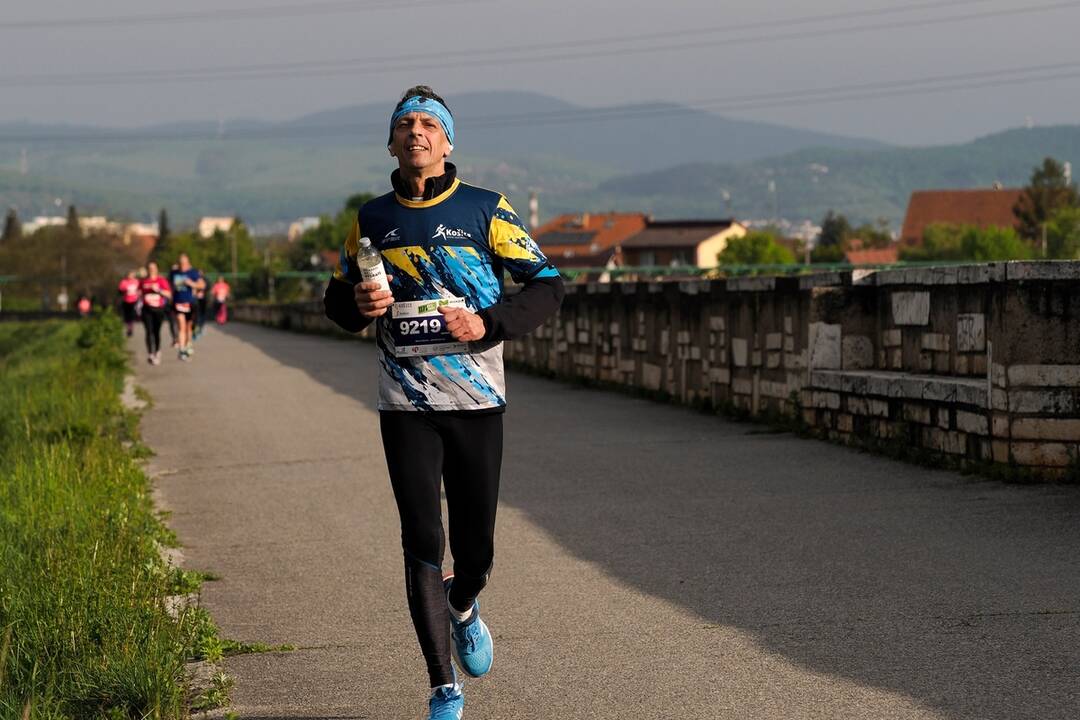 FOTO: Vyše 600 bežcov si odbehlo ultramaratón z Košíc do Miskolca, foto 12