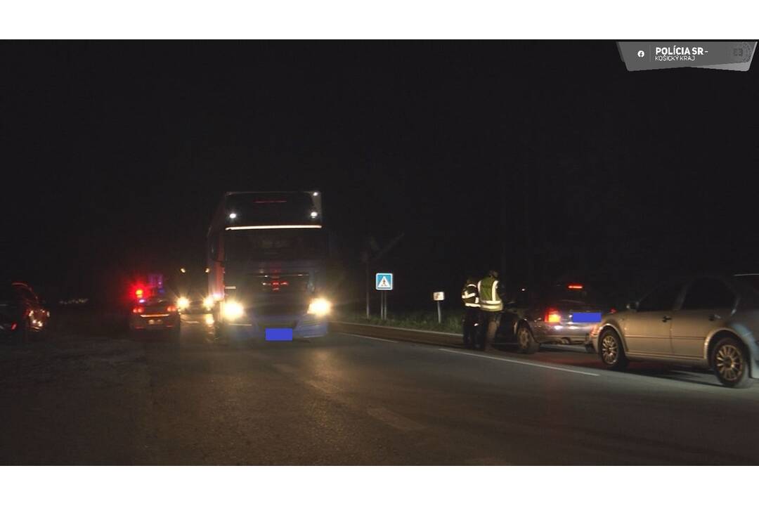 FOTO: policajti uzavreli ďalšie mestá. Kontrolovali vodičov v Sobranciach a Medzeve, foto 5