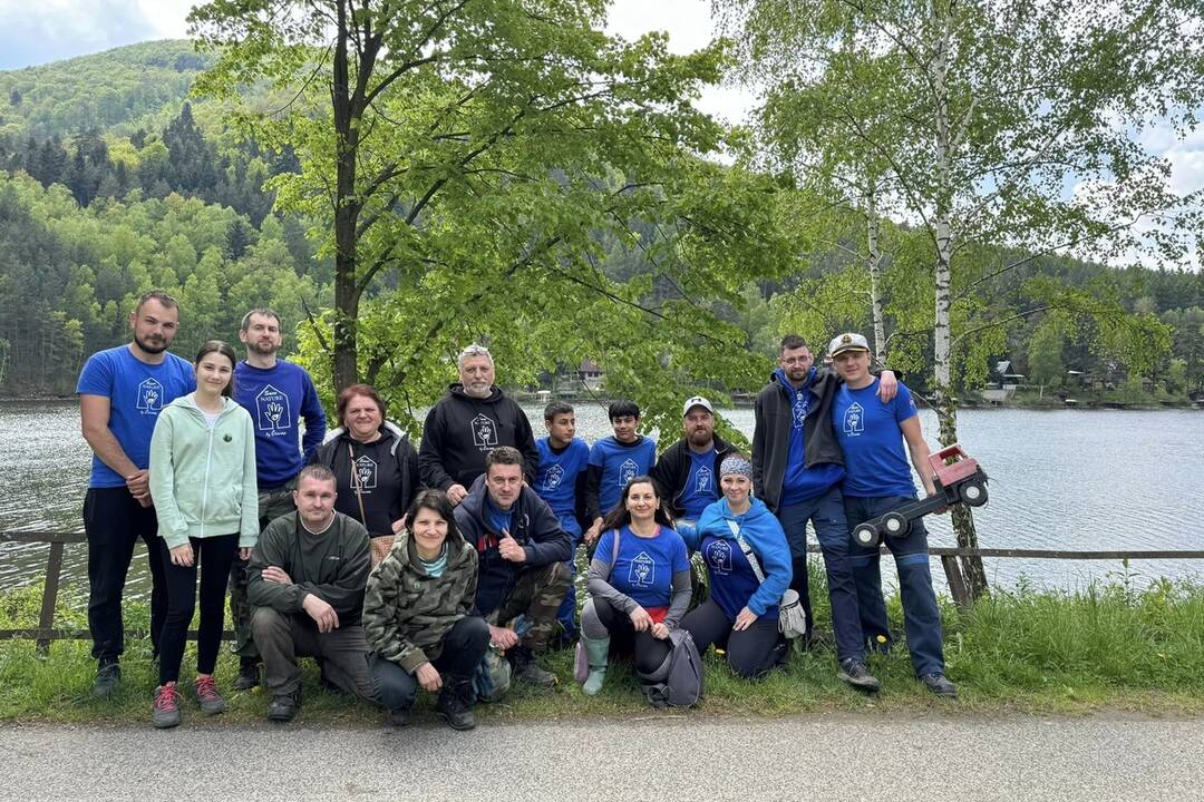 FOTO: Veľká upratovacia akcia na Ružíne. Vyzbierali tri tony odpadu, foto 3