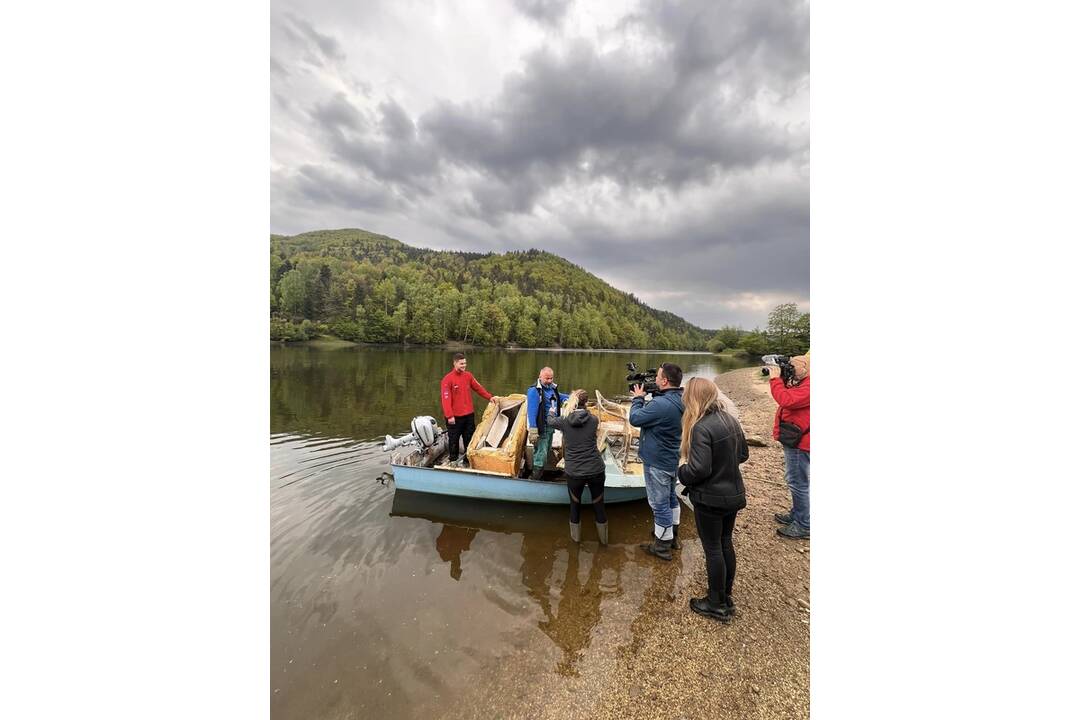 FOTO: Veľká upratovacia akcia na Ružíne. Vyzbierali tri tony odpadu, foto 9