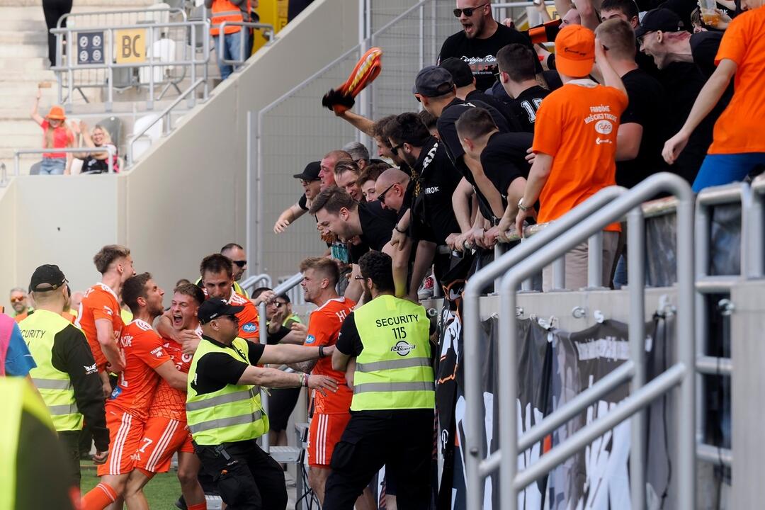 FOTO: Futbaloví fanúšikovia zahltili Košice, foto 3