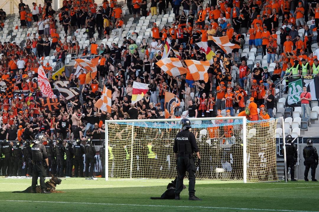 FOTO: Futbaloví fanúšikovia zahltili Košice, foto 15