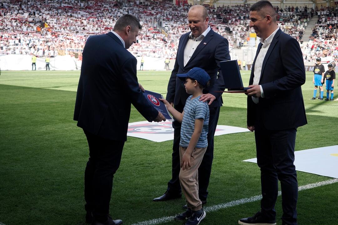 FOTO: Futbaloví fanúšikovia zahltili Košice, foto 25