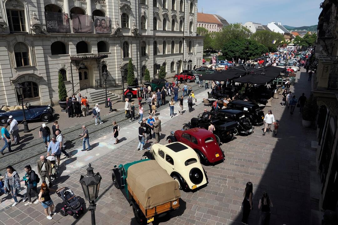 FOTO: Retro atmosféra na Hlavnej ulici. Zaplnili ju dobové veterány, foto 25