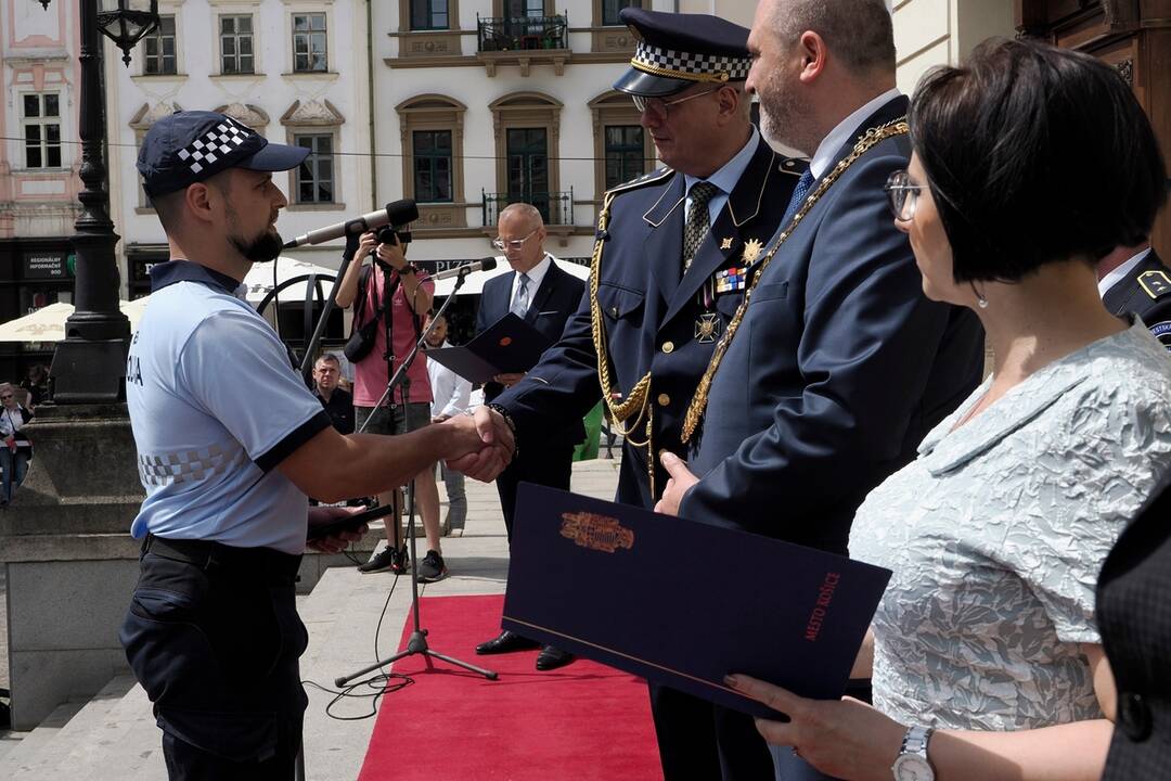 FOTO: Košice ocenili mestských policajtov za ich službu, foto 7