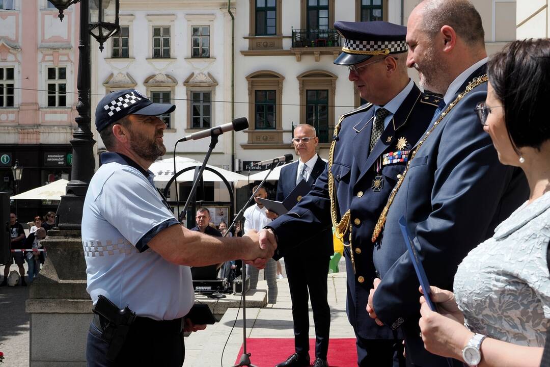 FOTO: Košice ocenili mestských policajtov za ich službu, foto 23