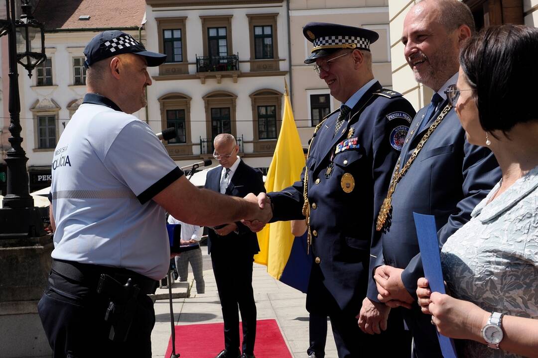 FOTO: Košice ocenili mestských policajtov za ich službu, foto 39