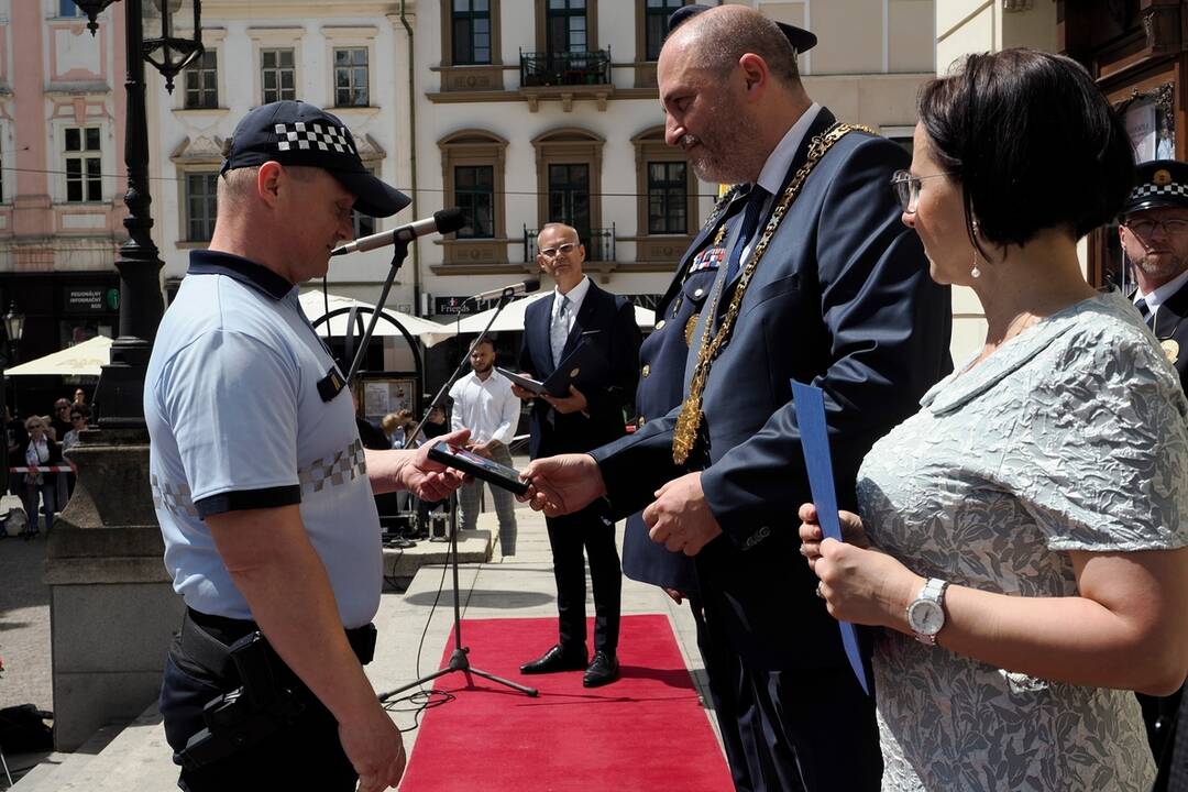 FOTO: Košice ocenili mestských policajtov za ich službu, foto 40