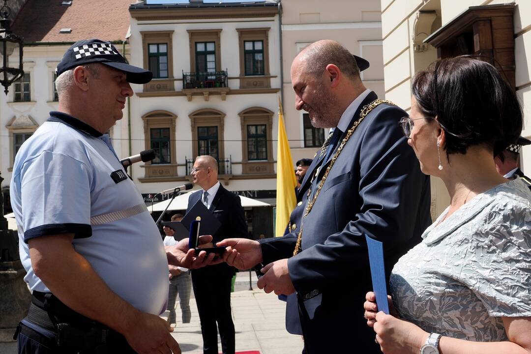 FOTO: Košice ocenili mestských policajtov za ich službu, foto 48