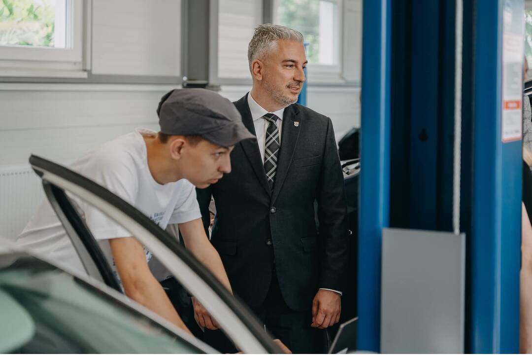 FOTO: Nové autocentrum v Kráľovskom Chlmci poteší motoristov i študentov, foto 8