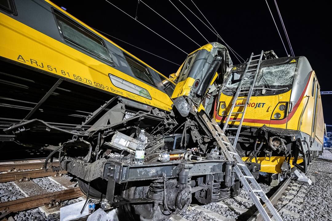 FOTO: Tragická zrážka rýchlika s nákladným vlakom v Pardubiciach, foto 16