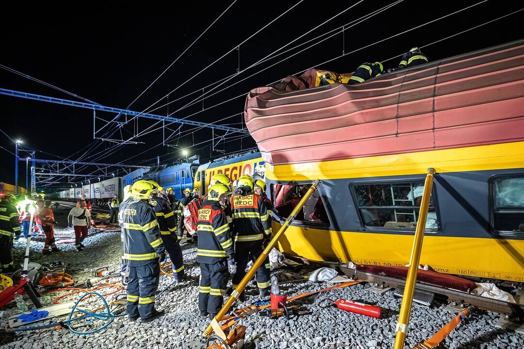 FOTO: Tragická zrážka rýchlika s nákladným vlakom v Pardubiciach, foto 22