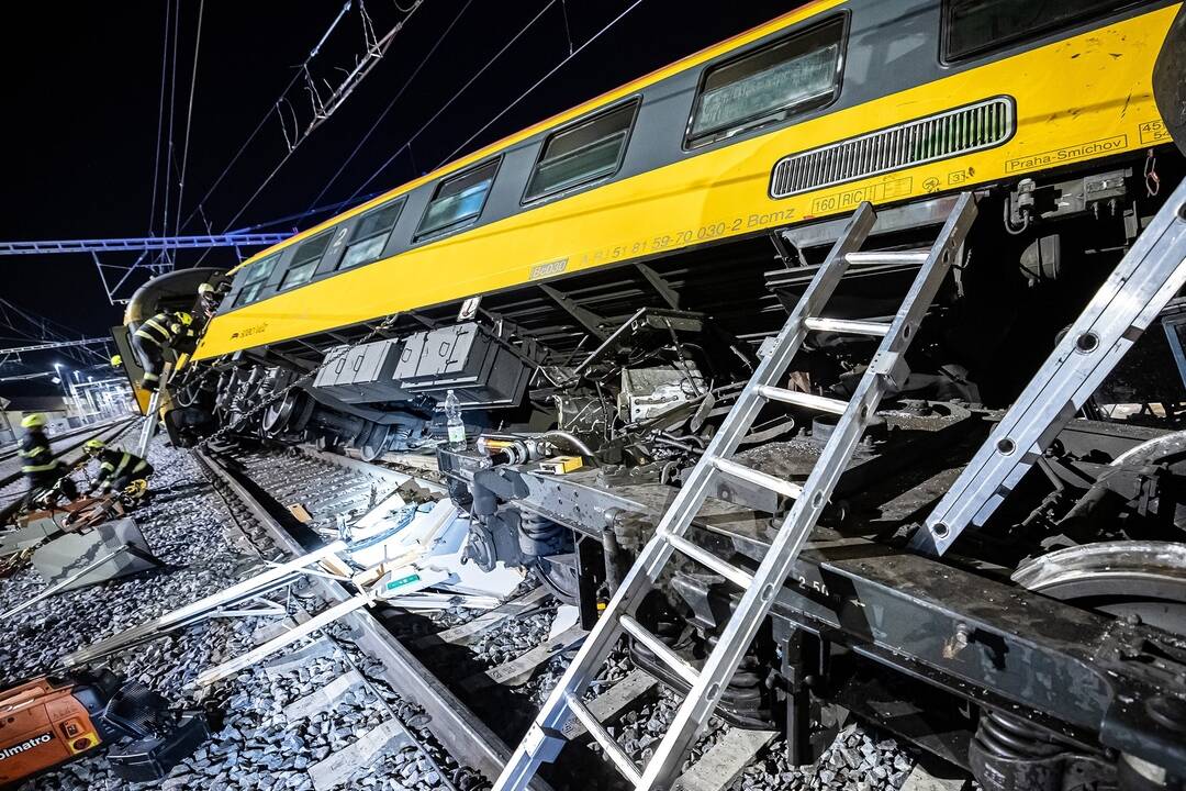 FOTO: Tragická zrážka rýchlika s nákladným vlakom v Pardubiciach, foto 1