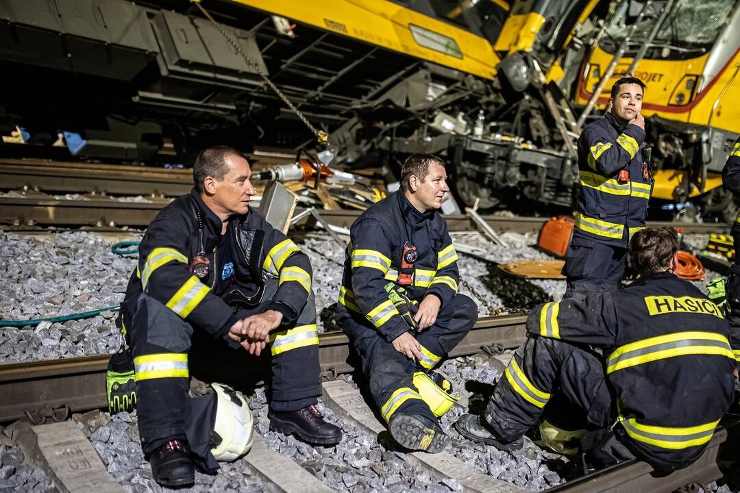 FOTO: Tragická zrážka rýchlika s nákladným vlakom v Pardubiciach, foto 28