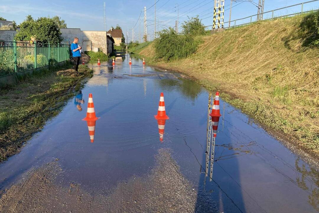 FOTO: Protipovodňové zábrany v Smižanoch pri havárii na vodovodnom potrubí, foto 4