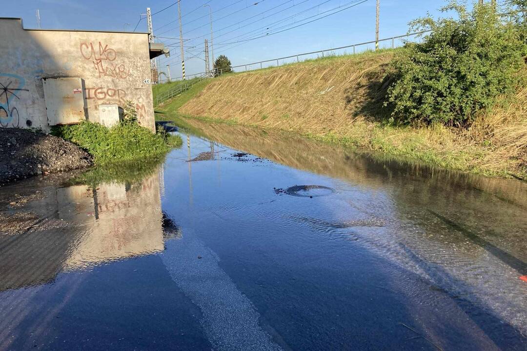 FOTO: Protipovodňové zábrany v Smižanoch pri havárii na vodovodnom potrubí, foto 7