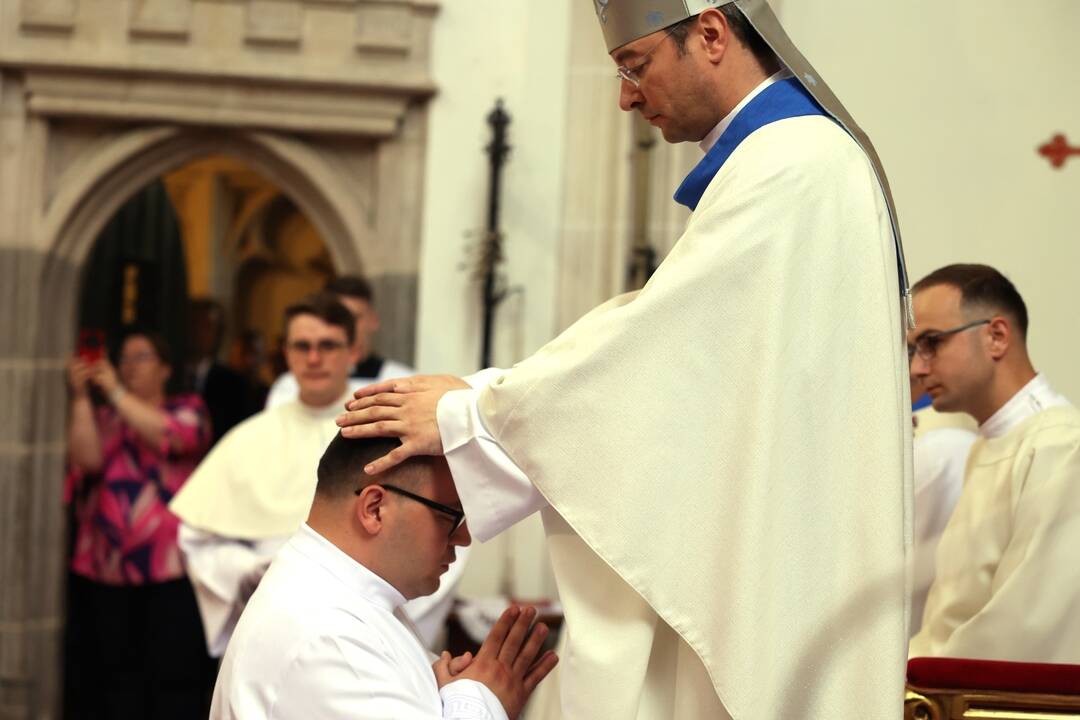 FOTO: Košická arcidiecéza spoznala svojich nových kňazov a diakonov, foto 2