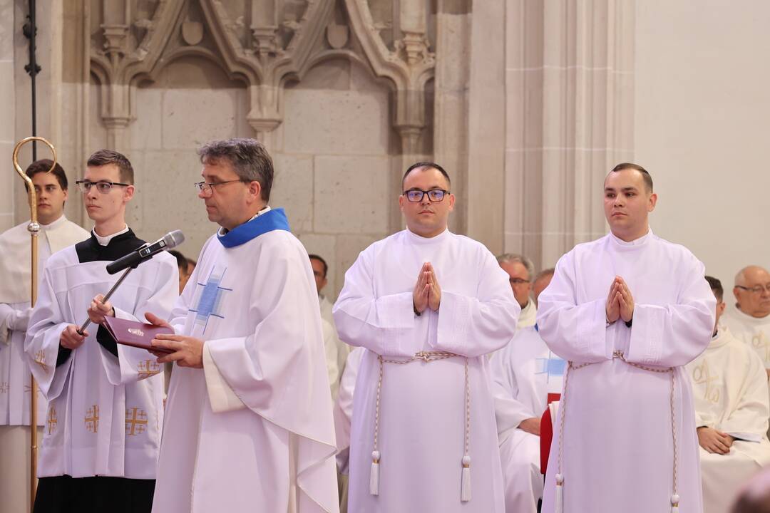 FOTO: Košická arcidiecéza spoznala svojich nových kňazov a diakonov, foto 3