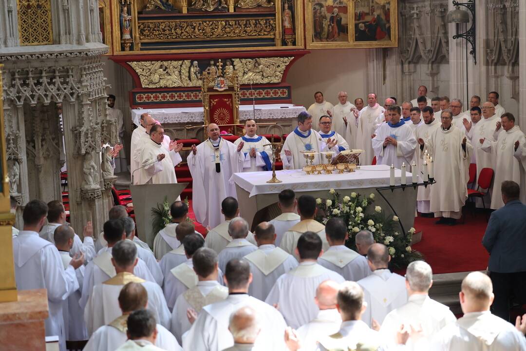 FOTO: Košická arcidiecéza spoznala svojich nových kňazov a diakonov, foto 7