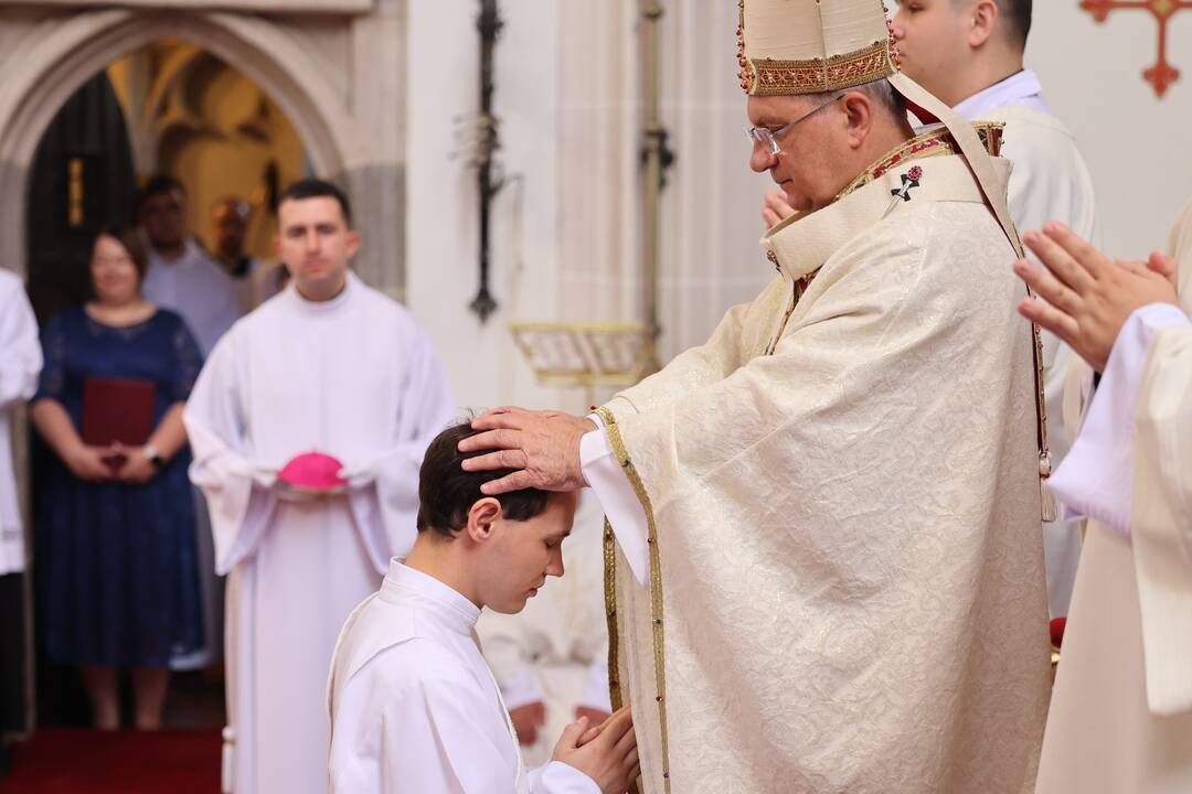 FOTO: Košická arcidiecéza spoznala svojich nových kňazov a diakonov, foto 8