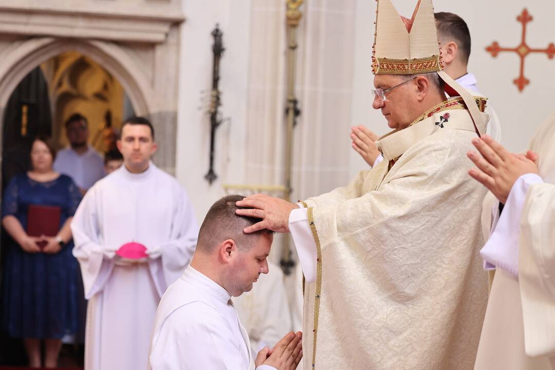 FOTO: Košická arcidiecéza spoznala svojich nových kňazov a diakonov, foto 16