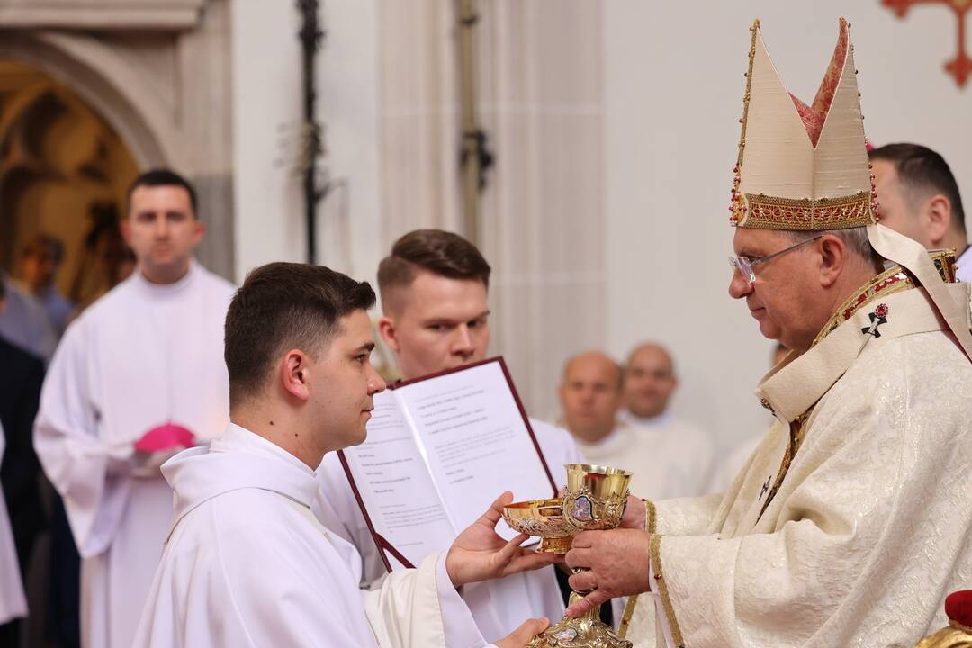 FOTO: Košická arcidiecéza spoznala svojich nových kňazov a diakonov, foto 17