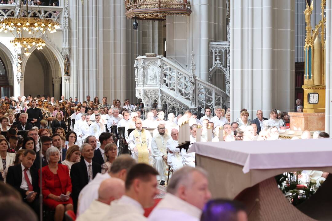 FOTO: Košická arcidiecéza spoznala svojich nových kňazov a diakonov, foto 23