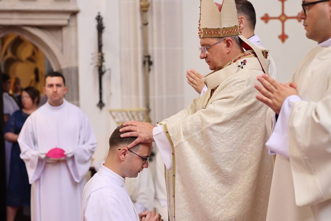 FOTO: Košická arcidiecéza spoznala svojich nových kňazov a diakonov, foto 28