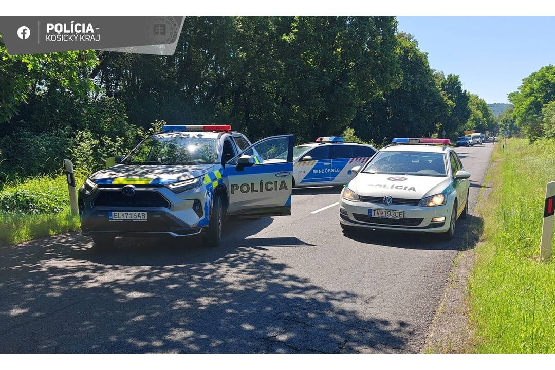 FOTO: Slovenskí a maďarskí policajti si vyskúšali spoluprácu pri fiktívnom prepadnutí benzínky, foto 4