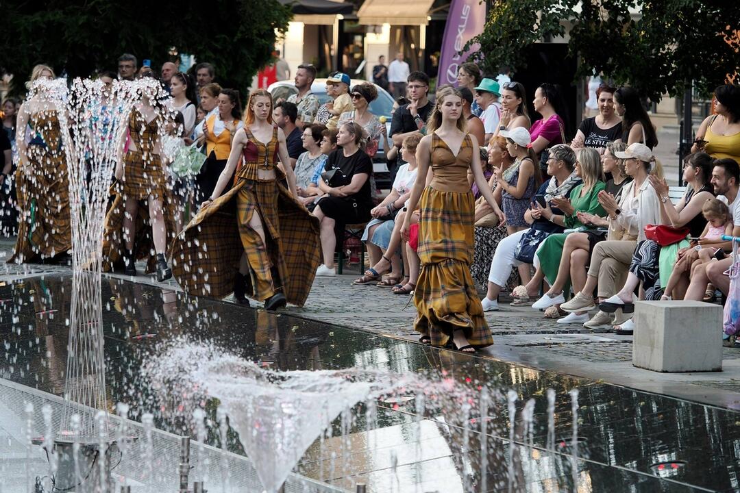 Módna prehliadka v srdci mesta! Takto odštartovalo Košické kultúrne leto, foto 10