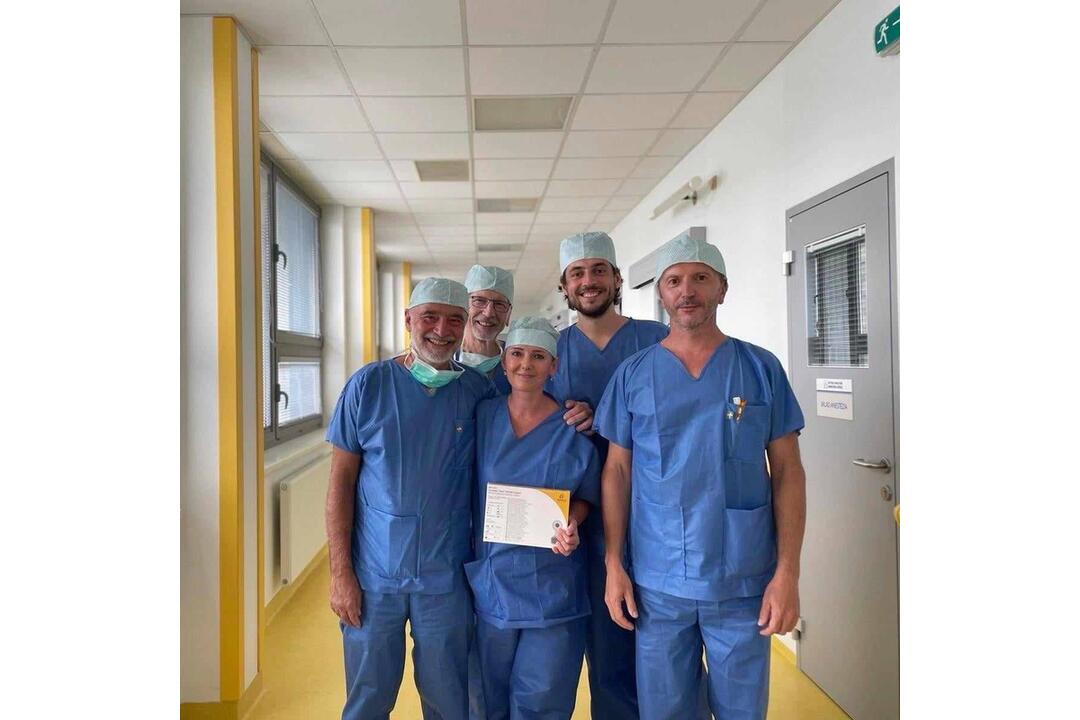 FOTO: Košickí otorinolaryngológovia zvládli operáciu revolučného sluchového implantátu, foto 5