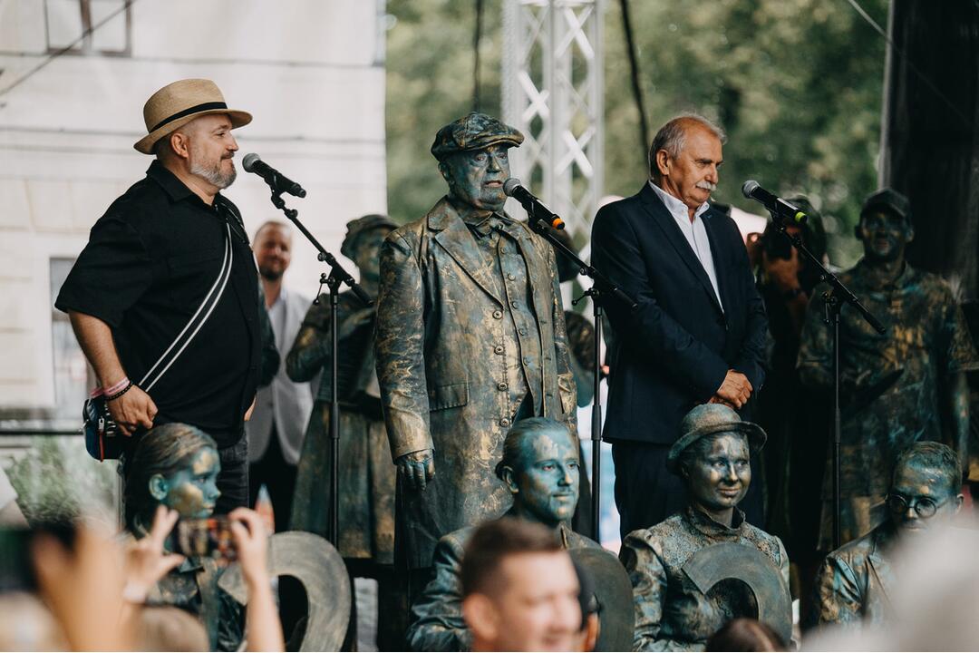 FOTO: V Spišskej Novej Vsi po roku opäť ožili sochy, foto 4