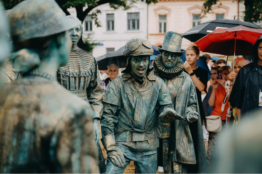 FOTO: V Spišskej Novej Vsi po roku opäť ožili sochy, foto 18