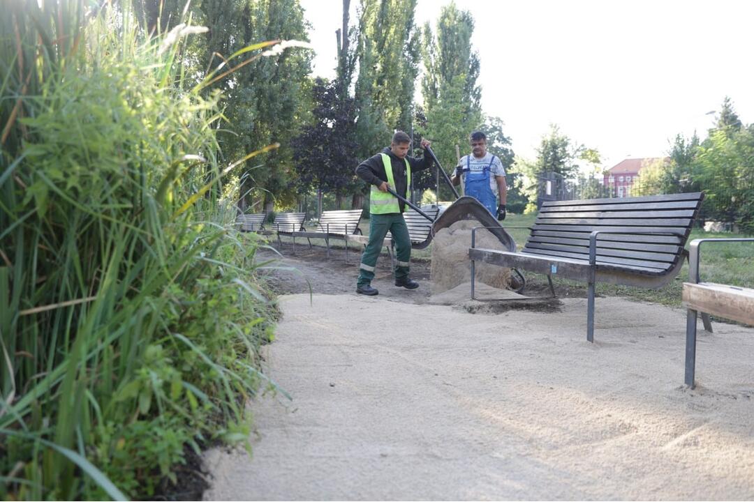 FOTO: Jazierko v Mestskom parku v Košiciach bude mať nový chodník, foto 2