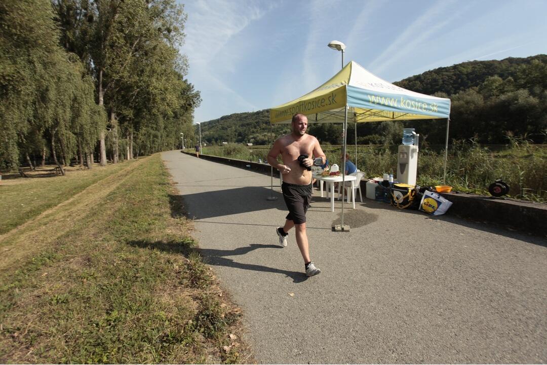 FOTO: 14. ročník Jazerného maratónu v Košiciach sa vydaril. Bežcov neodradili ani extrémne teploty, foto 10