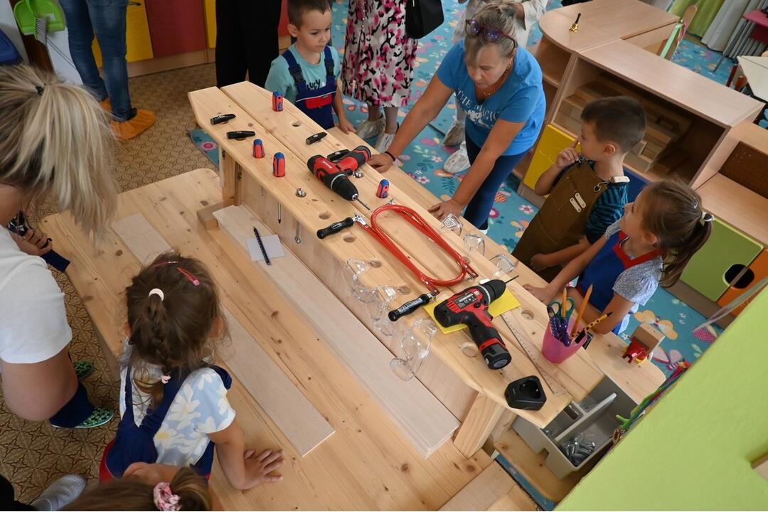 FOTO: Malí technici v akcii. Škôlkari z Jilemnického vyrábajú vlastné modely a učia sa základy techniky, foto 15