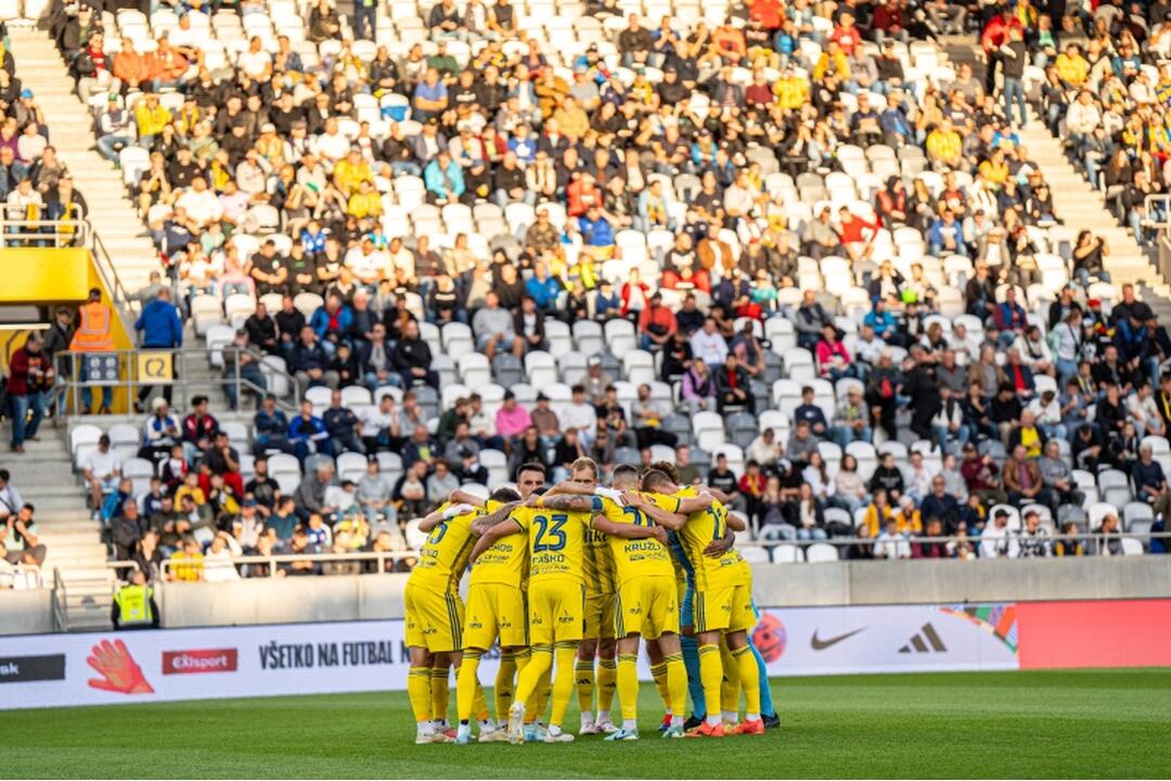 FOTO: Košickú futbalovú arénu zaplnili farby Košíc a Trnavy. Atmosféru dotváralo vyše 5-tisíc divákov, foto 1