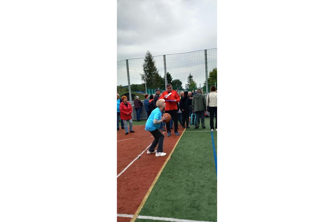 FOTO: Športový duch, odhodlanie aj víťazstvá. Košickí seniori súťažili na Jesennej olympiáde, foto 3