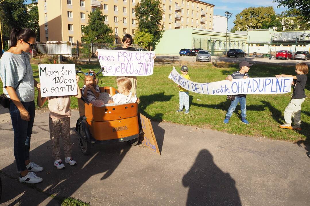 FOTO: Košické mamičky protestujú za bezpečnosť svojich detí na Národnej triede, foto 4