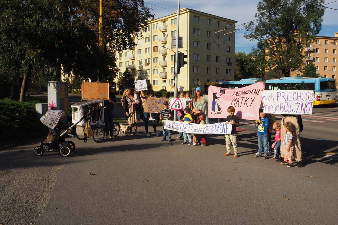 FOTO: Košické mamičky protestujú za bezpečnosť svojich detí na Národnej triede, foto 5