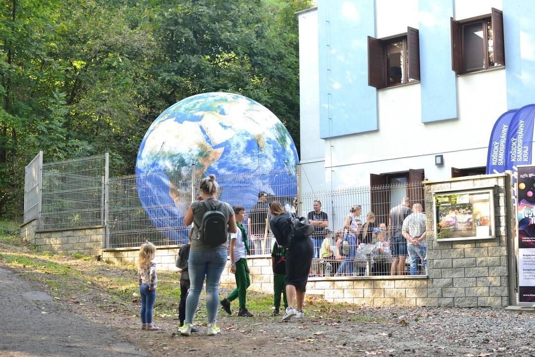 FOTO: V Krajskej hvezdárni v Michalovciach otvorili novú multifunkčnú sieň Galileo, foto 1